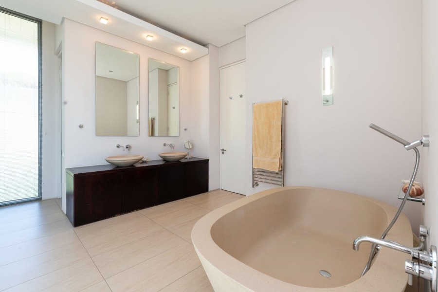 To Let 4 Bedroom Property for Rent in Higgovale Western Cape